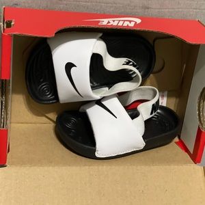 Baby Nike slides!!! Slightly worn!!!!